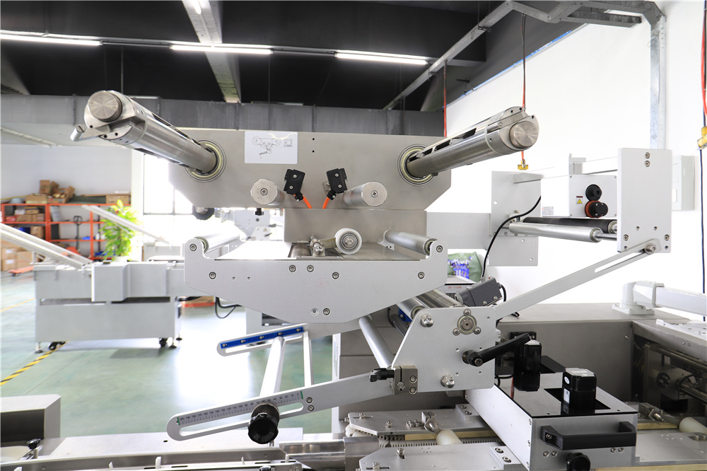 Full Servo Flow Wrapping Machine – SI-150